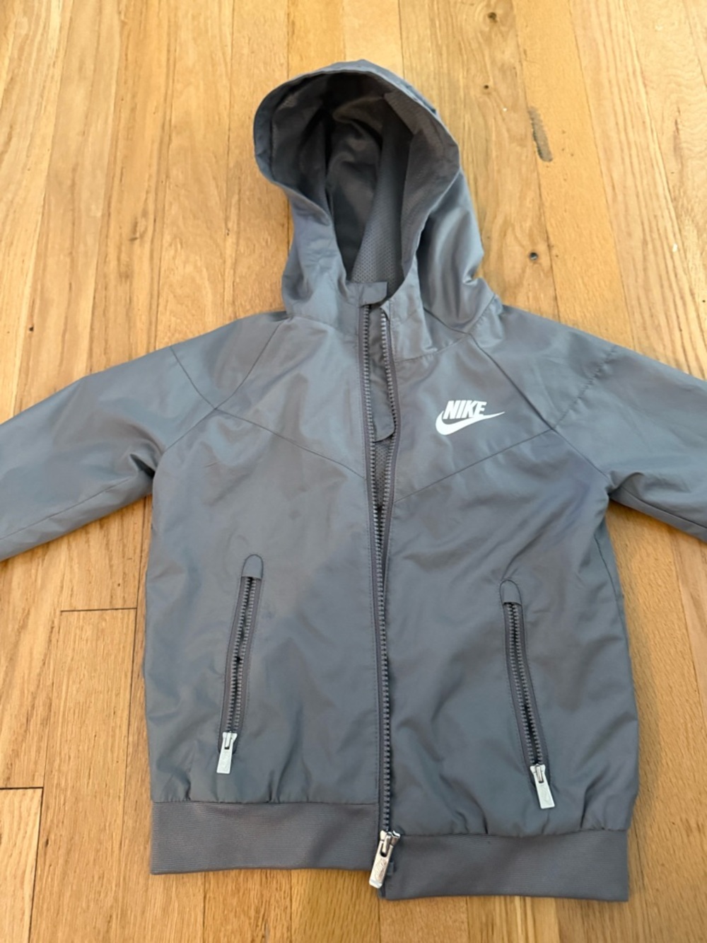 Boys Nike Kids Gray Hooded Rain Jacket with White Logo size 4